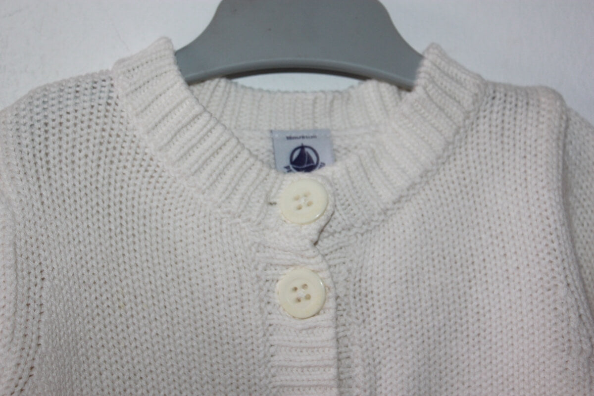 tweedehands-creme-vest-maat-80-baby-petit-bateau