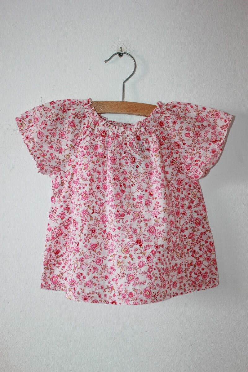 tweedehands-roze-gebloemde-blouse-korte-mouwen-maat-80-baby-meisje-boutchou