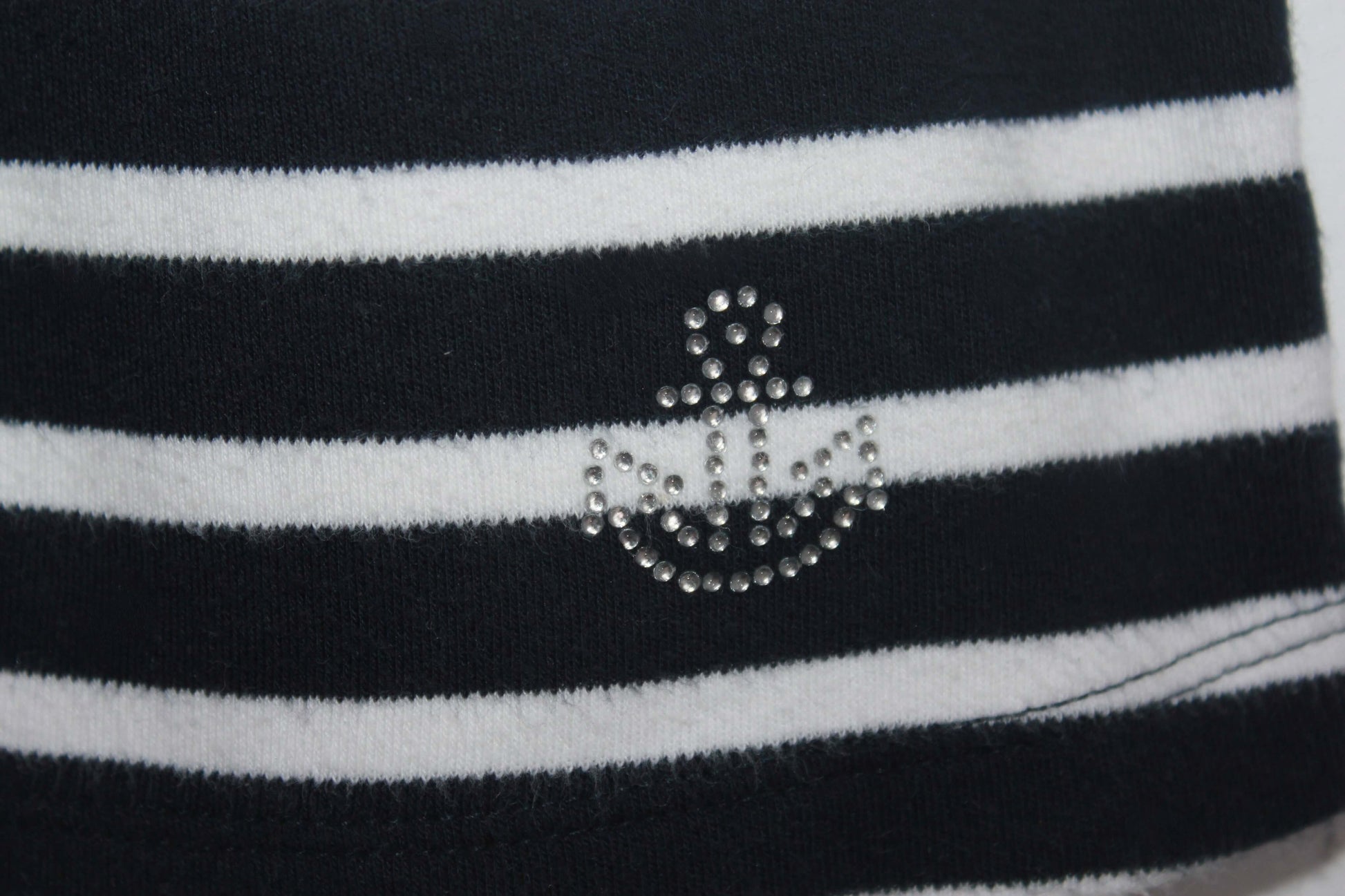 preloved donkerblauw en wit gestreept t-shirt maat 86 baby meisje van Les petits coeurs a la mer