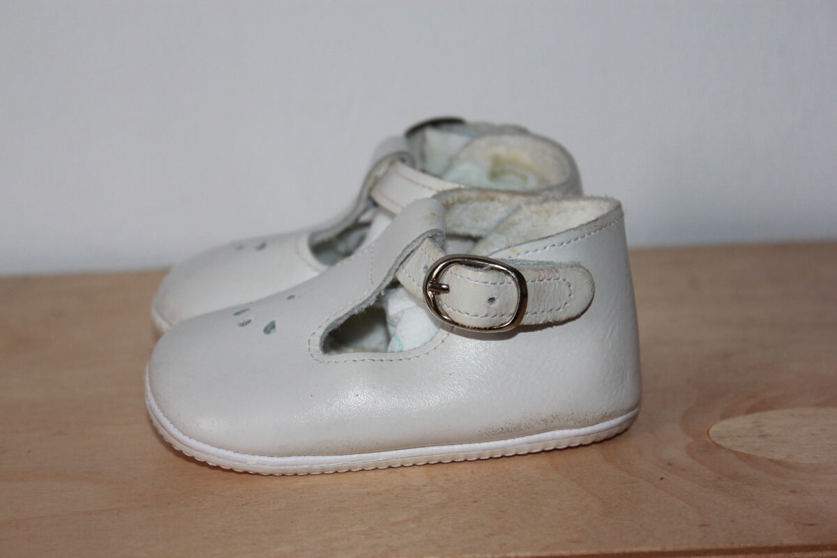 tweedehands-ecru-leren-schoenen-maat-18-baby-babybotte