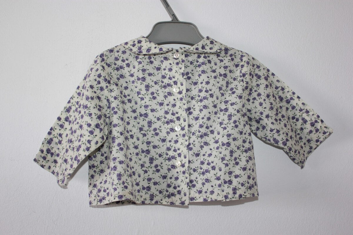 tweedehands-creme-blouse-paarse-roosjes-lange-mouwen-maat-56-baby-meisje-cyrillus