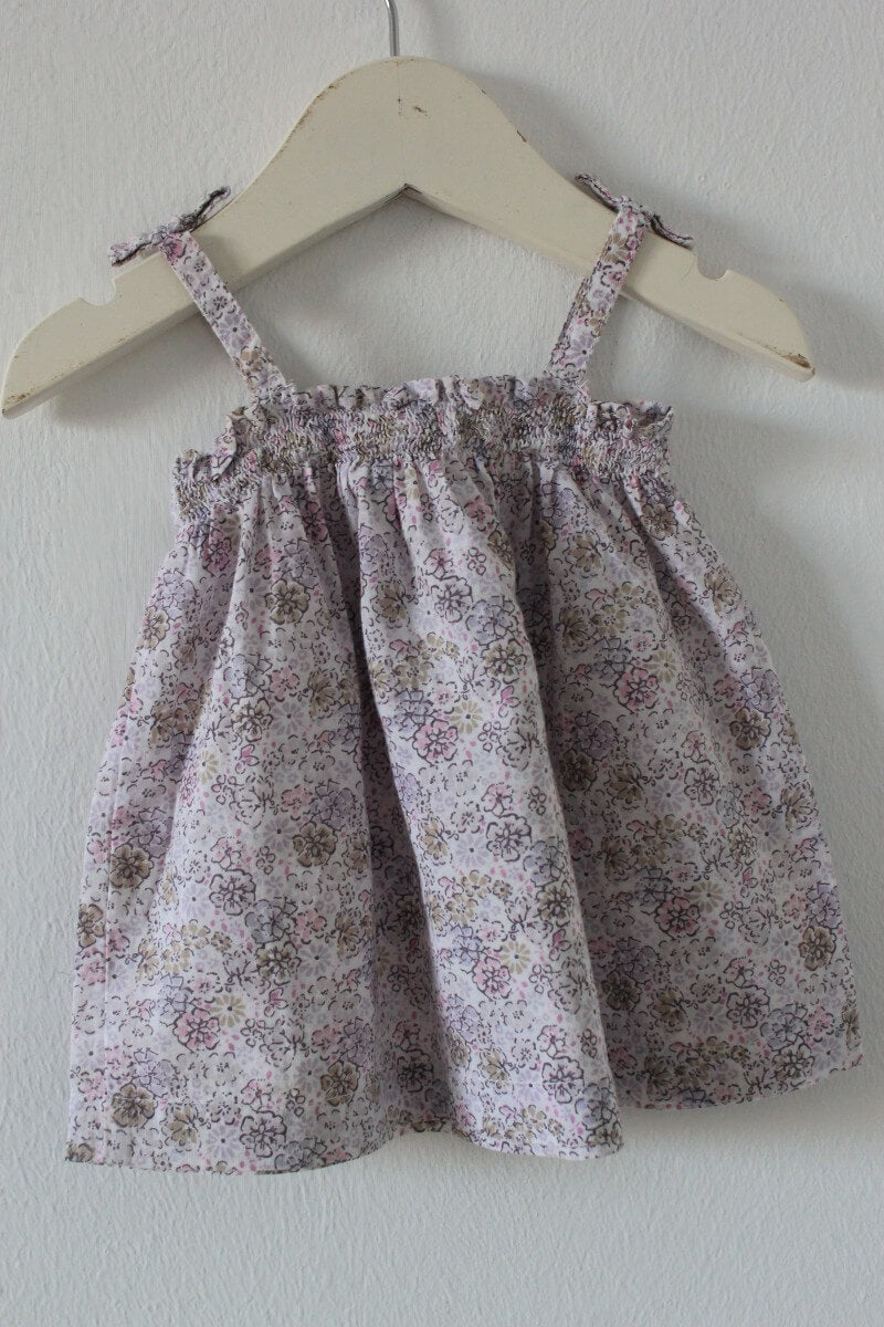 tweedehands-gebloemde-blouse-schouderbandjes-maat-56-baby-meisje-boutchou