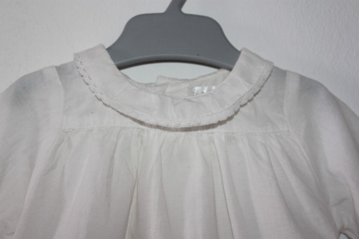 witte-blouse-lange-mouwen-volantkraag-maat-62-baby-meisje-boutchou