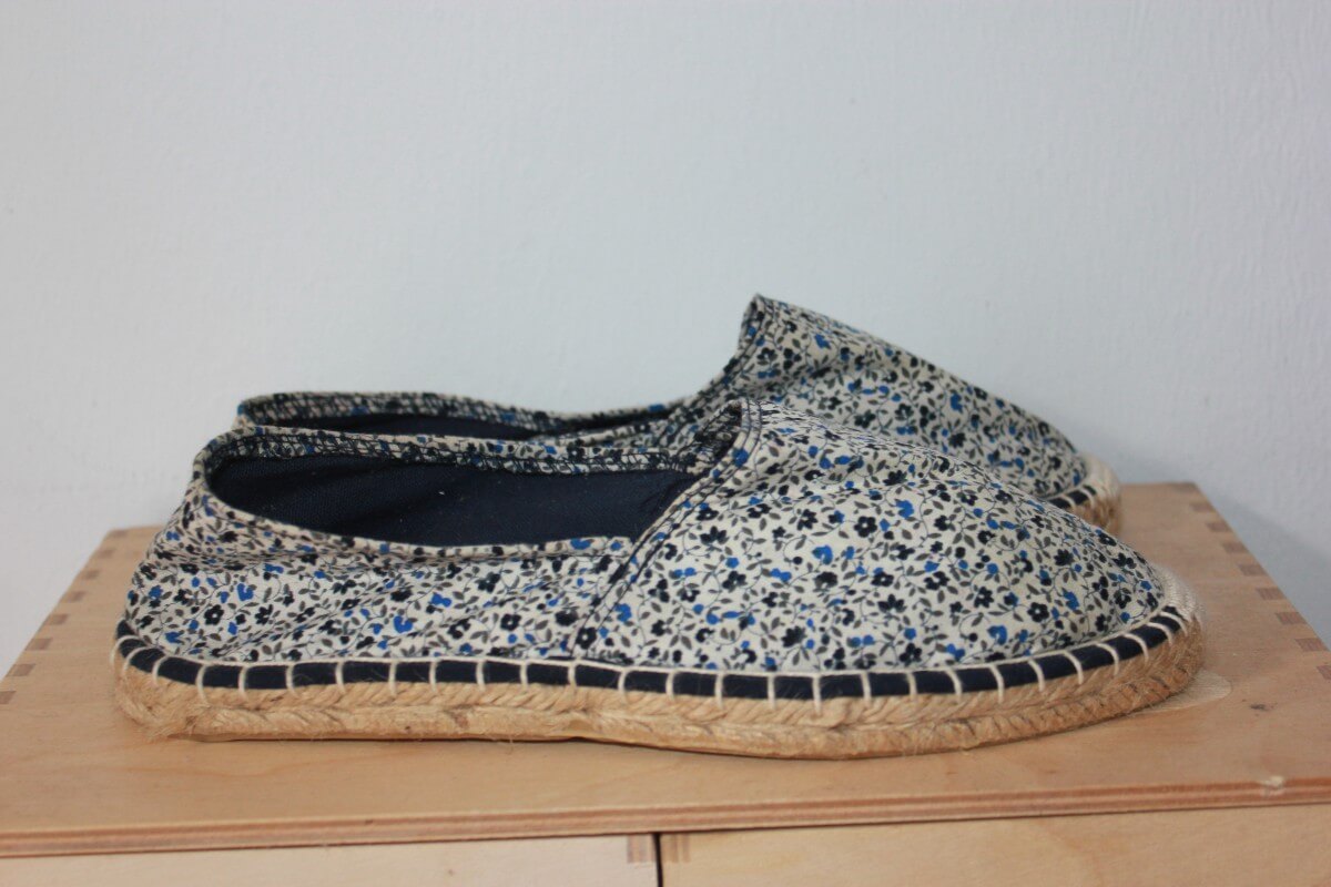 tweedehands-ecru-blauw-gebloemde-espadrilles-maat-37-monoprix