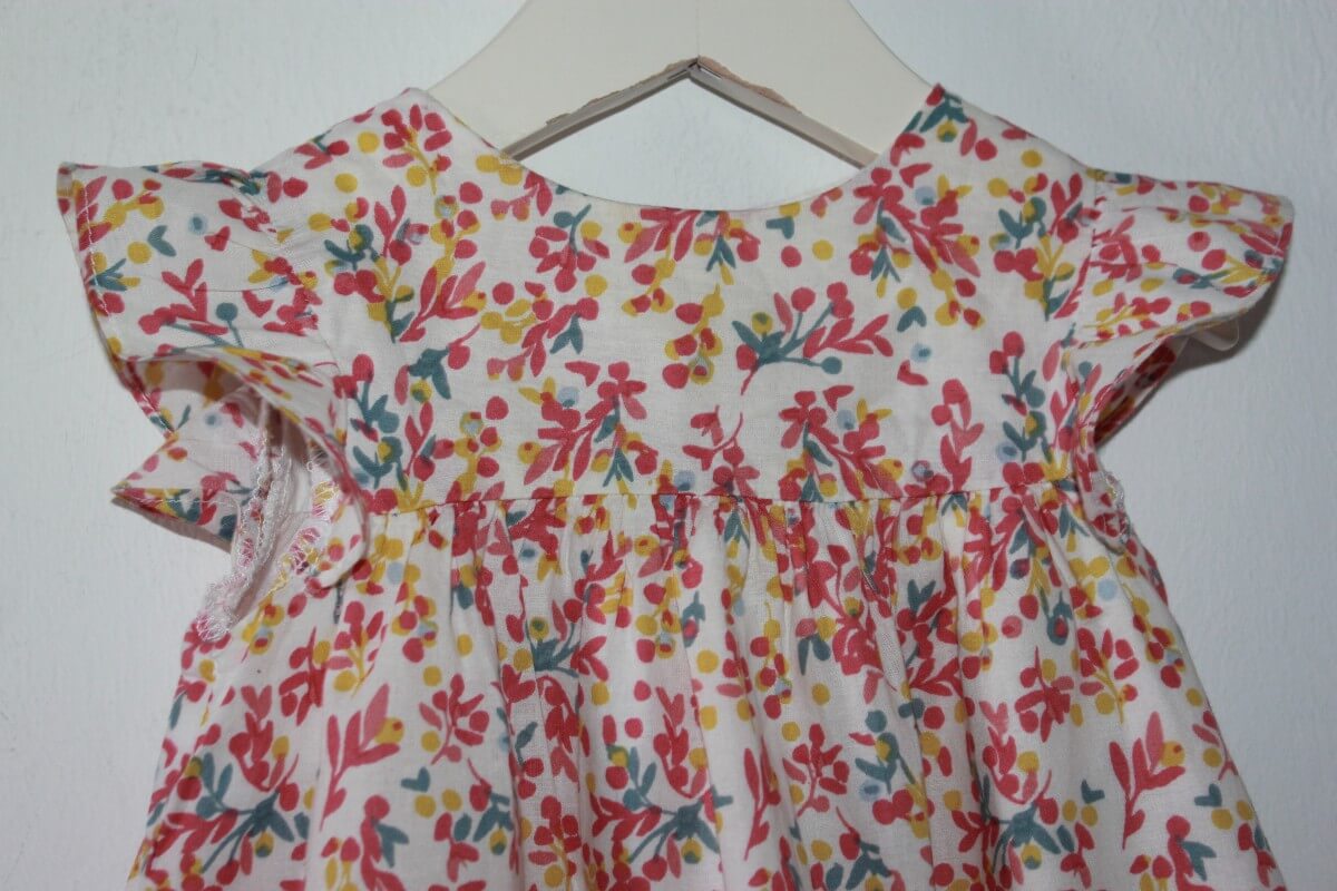 tweedehands-zomerse-gebloemde-mouwloze-jurk-met-bloomer-maat-68-baby-meisje-gocco