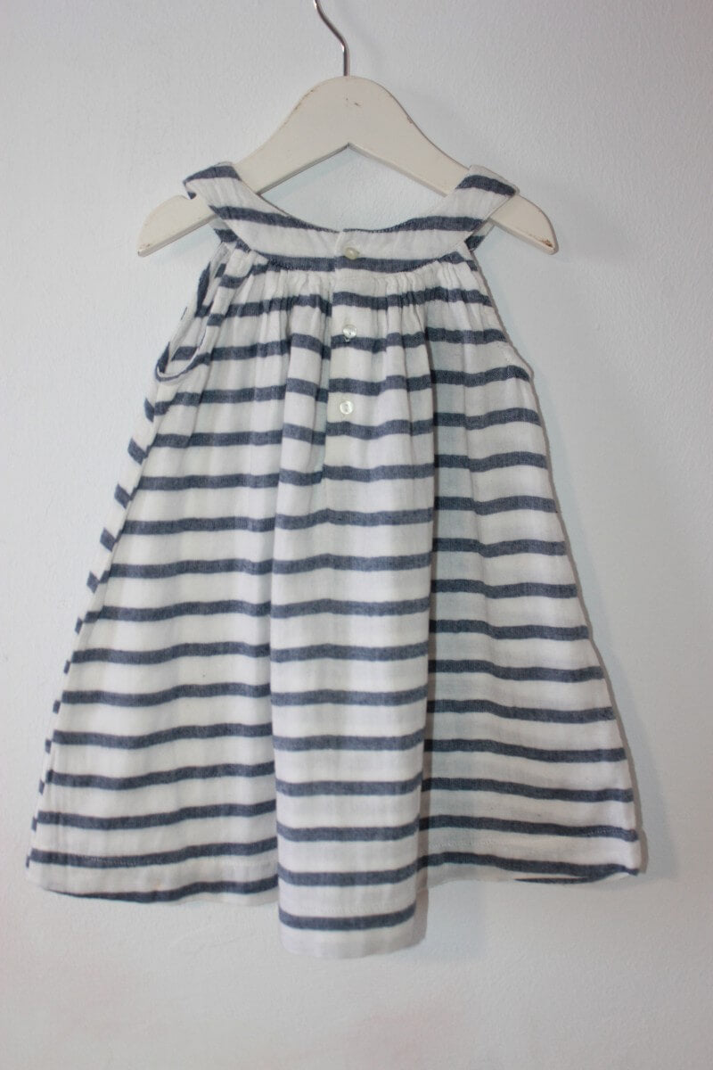 tweedehands-blauw-wit-gestreepte-zomerse-mouwloze-jurk-maat-74-baby-meisje-boutchou