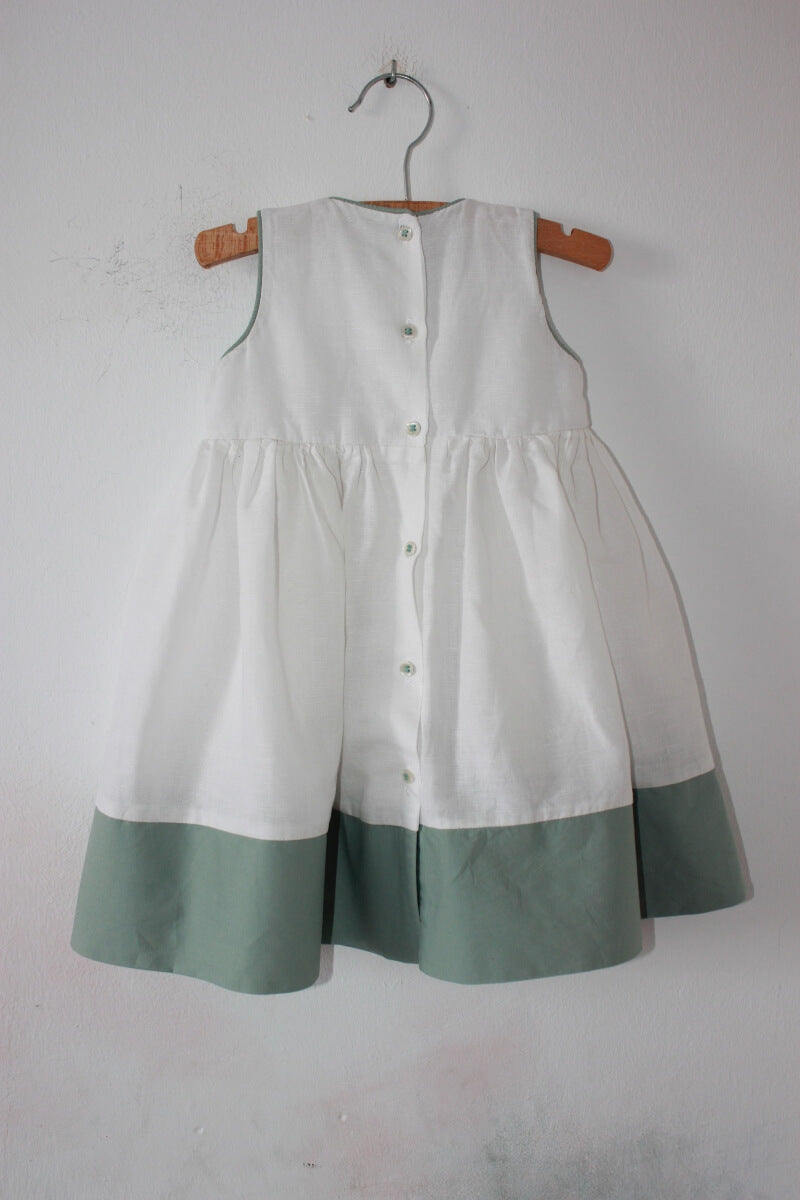 tweedehands-creme-groene-mouwloze-jurk-met-hoed-maat-80-baby-meisje-juniors-zomercollectie