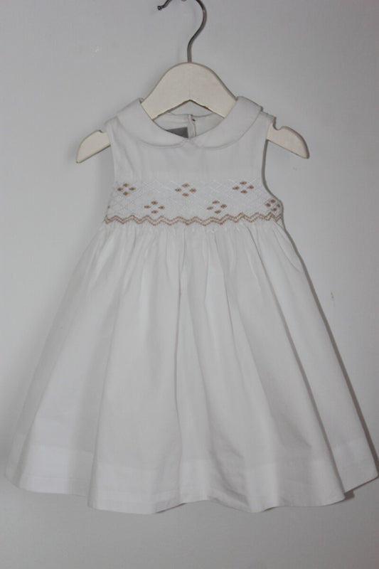 tweedehands wit beige gesmockte mouwloze zomerse jurk maat 68 cyrillus