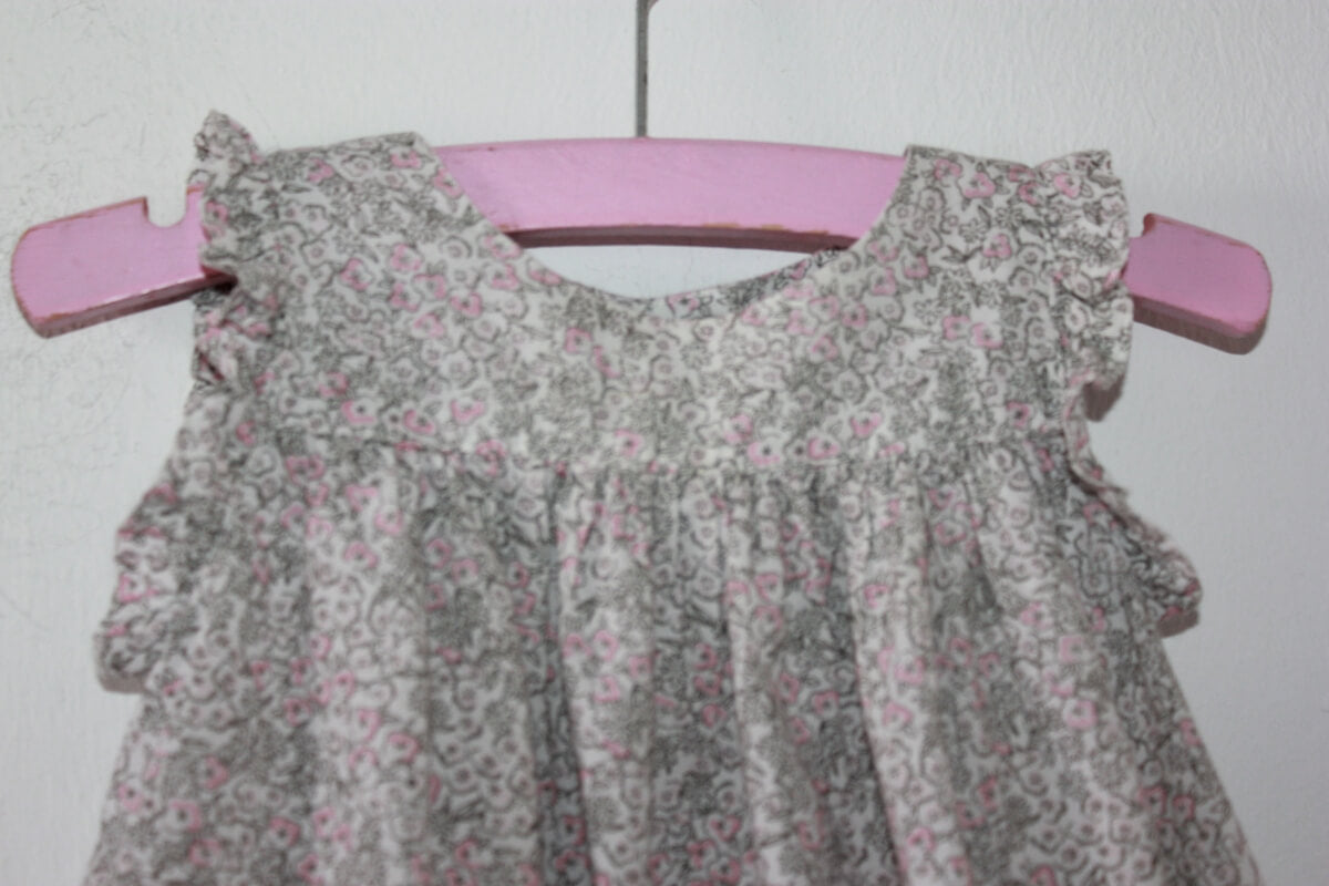 tweedehands-zomerse-gebloemde-mouwloze-jurk-bloomer-maat-68-baby-meisje-boutchou