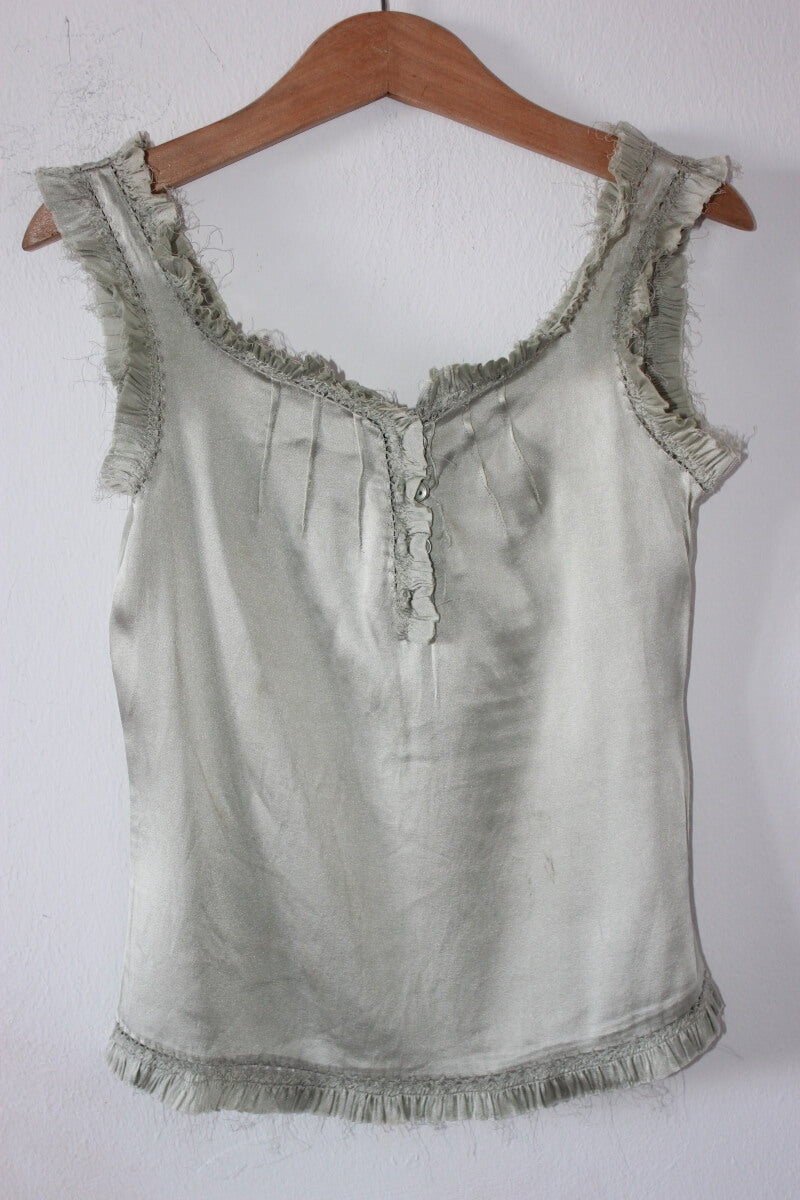 tweedehands-lichtgroene-mouwloze-blouse-maat-116-meisje-essentiel-antwerp