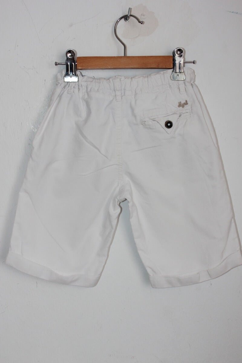 tweedehands witte bermuda maat 110 mayoral