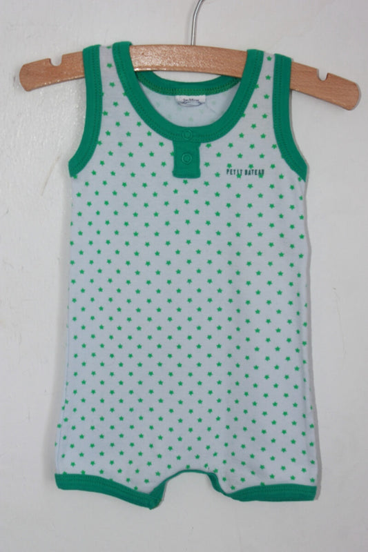 tweedehands wit mouwloos unisex romperpakje groene sterren maat 62 petit bateau