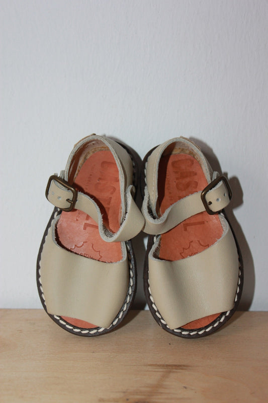 beige-leren-sandalen-menorquinas-maat-18-baby-castell