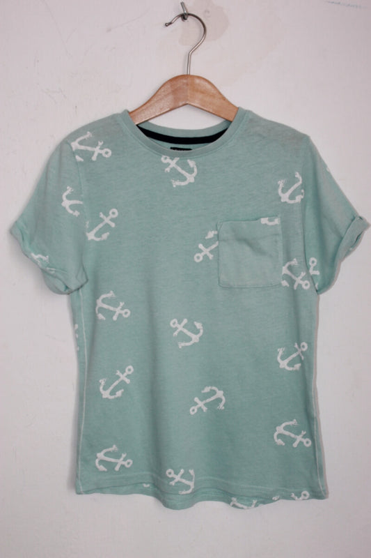 tweedehands lichtgroen t-shirt witte ankers korte mouwen maat 128 kiabi