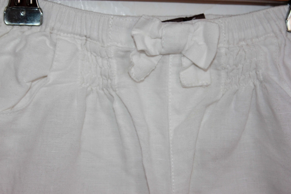 tweedehands zomerse witte korte broek  in maat 86 voor een baby meisje van bout´chou