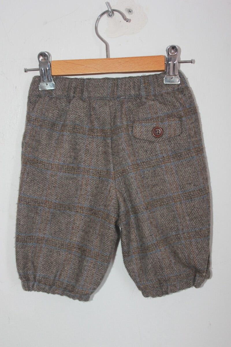 tweedehands winterse geruite lichtbruine korte broek in maat 68 voor een baby jongen van jacadi