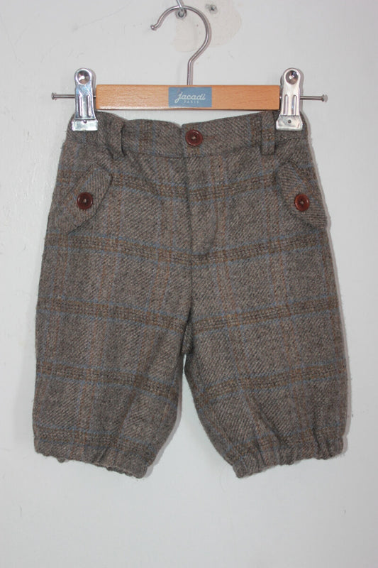 tweedehands winterse geruite lichtbruine korte broek in maat 68 voor een baby jongen van jacadi