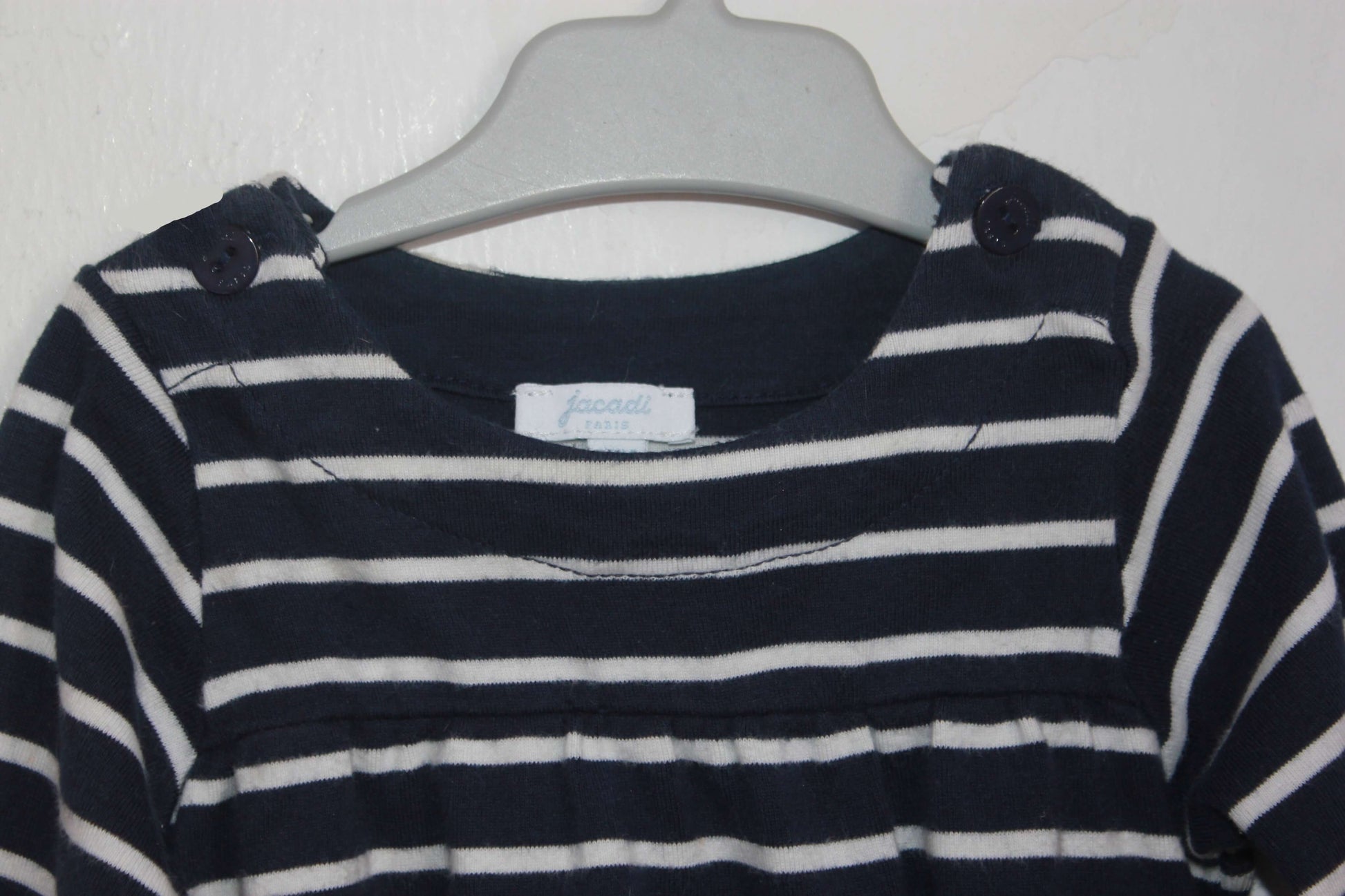 tweedehands katoenen donkerblauw met wit gestreepte longsleeve in maat 74 voor een baby meisje van jacadi