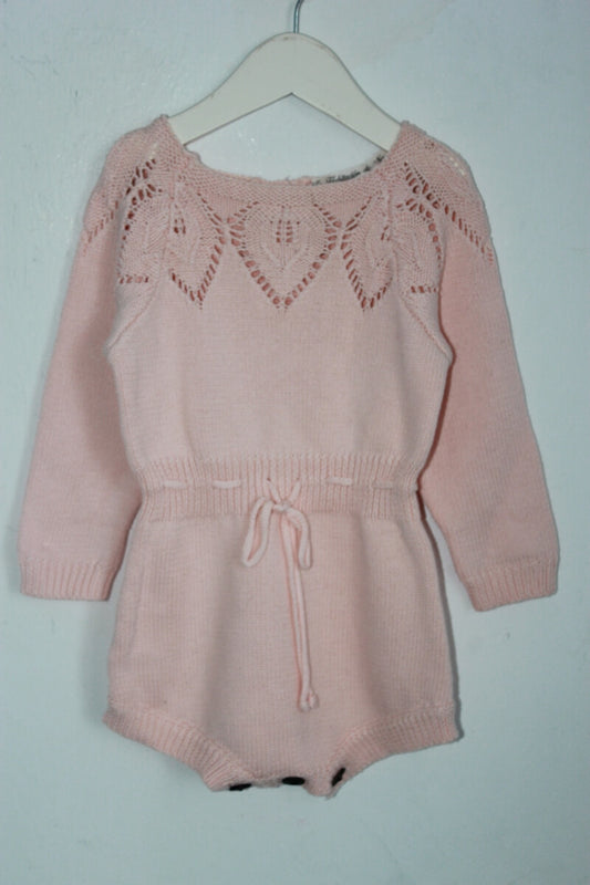 preloved roze gebreide korte jumpsuit met lange mouwen, in maat 74 van la habitacion de nachete