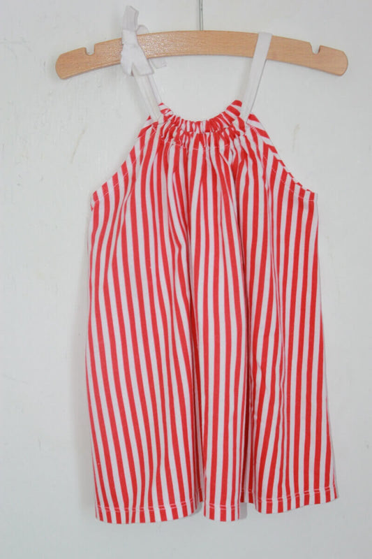 tweedehands katoenen zomerse mouwloze rood met wit gestreepte jurk in maat 74 van petit bateau