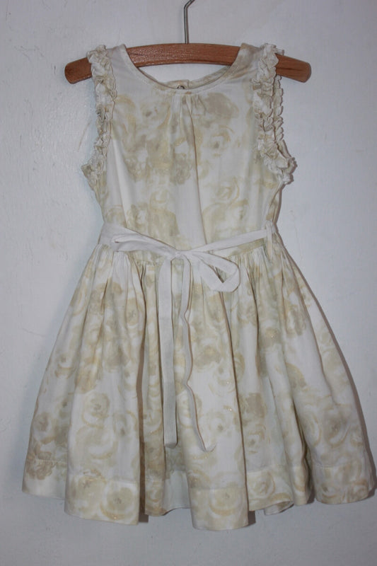 tweedehands katoenen zomerse mouwloze gebloemde jurk, in beige, wit en goud, van petit-bateau in maat-92-98