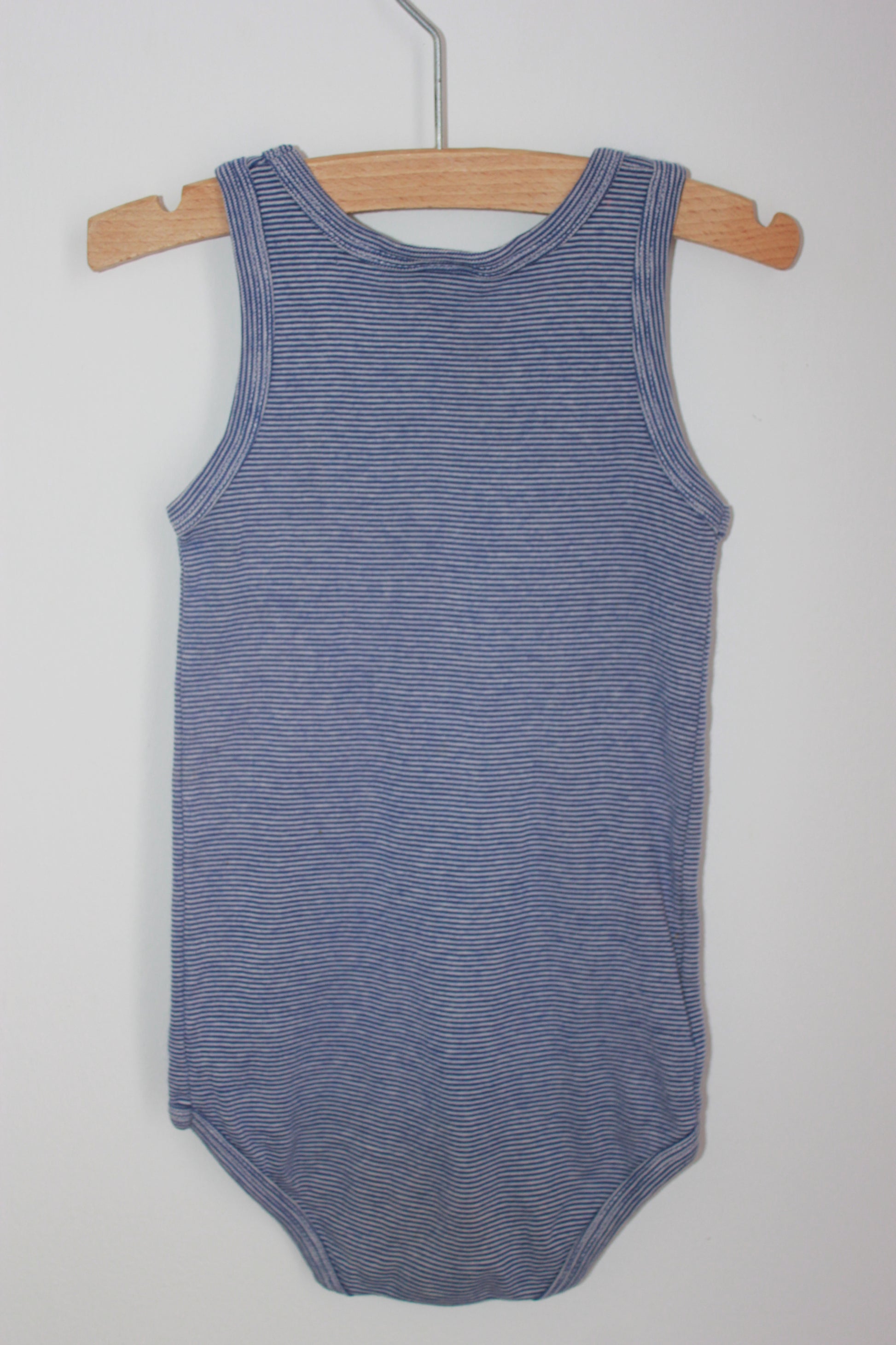 preloved katoenen blauw met wit gestreepte mouwloze unisex romper in maat 80 van petit bateau