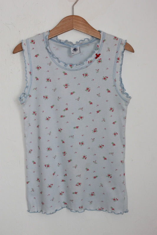 tweedehands katoenen mouwloos lichtblauw gebloemd shirtje in maat 11-12 jaar voor een meisje van petit bateau
