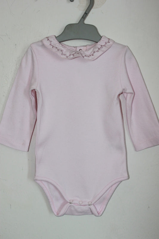 tweedehands katoenen roze romper met lange mouwen en een volantkraagje in maat 68 voor een baby meisje van jacadi