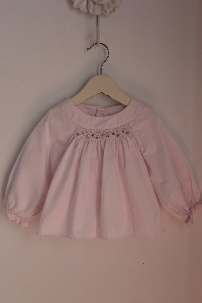 tweedehands-roze katoenen gesmockte blouse met lange mouwen in maat 74 voor een baby meisje van jacadi