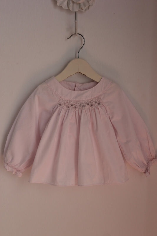 tweedehands-roze katoenen gesmockte blouse met lange mouwen in maat 74 voor een baby meisje van jacadi
