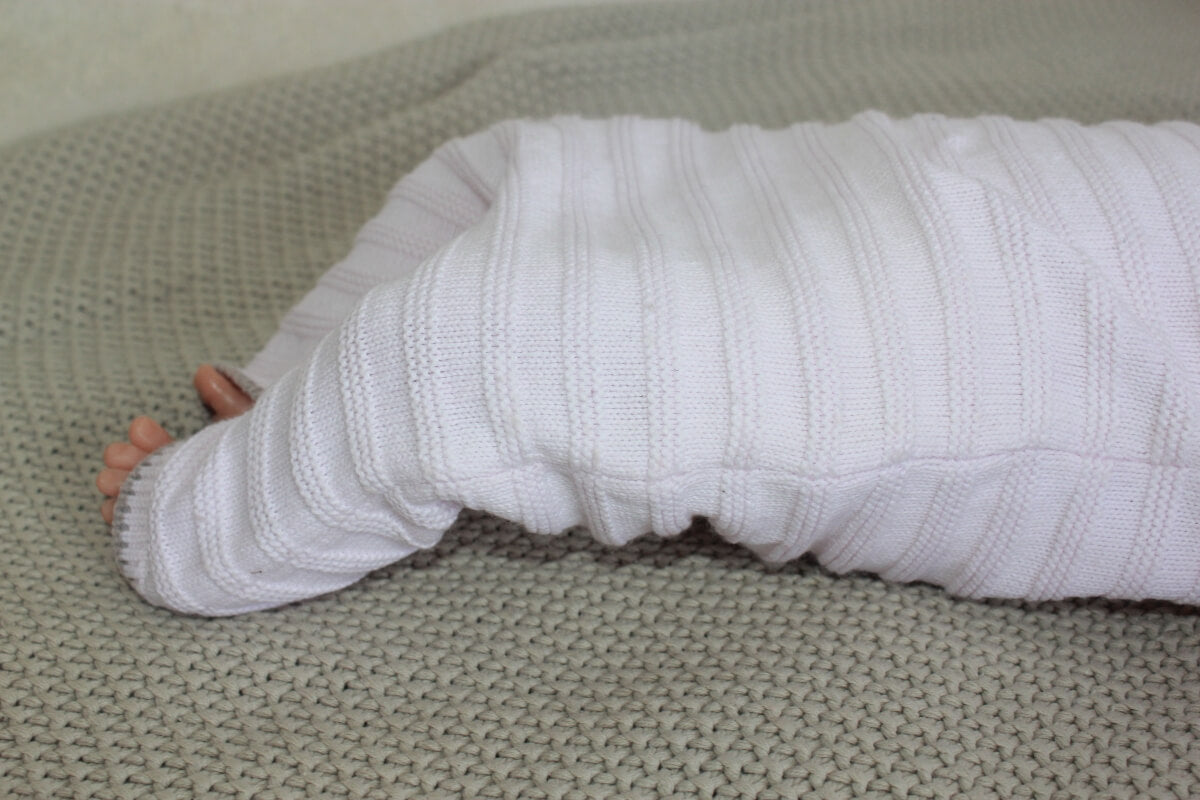 tweedehands roze gebreide playsuit met lange mouwen in maat 68 voor een baby meisje van jacadi