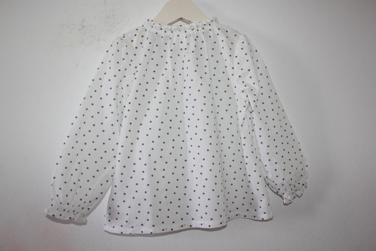 witte-blouse-grijze-stipjes-lange-mouwen-maat-86-baby-meisje-tex