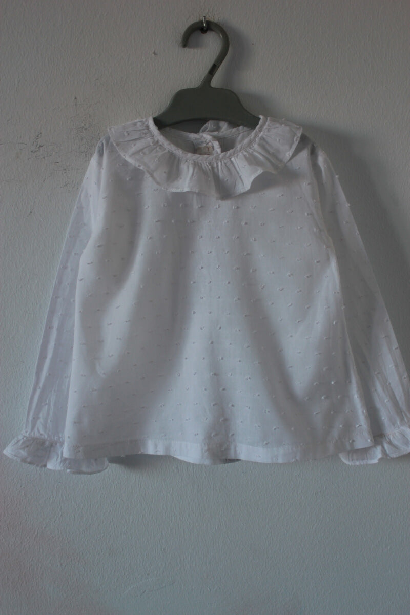 tweedehands-witte-blouse-lange-mouwen-volantkraagje-maat-80-baby-meisje-neck-neck