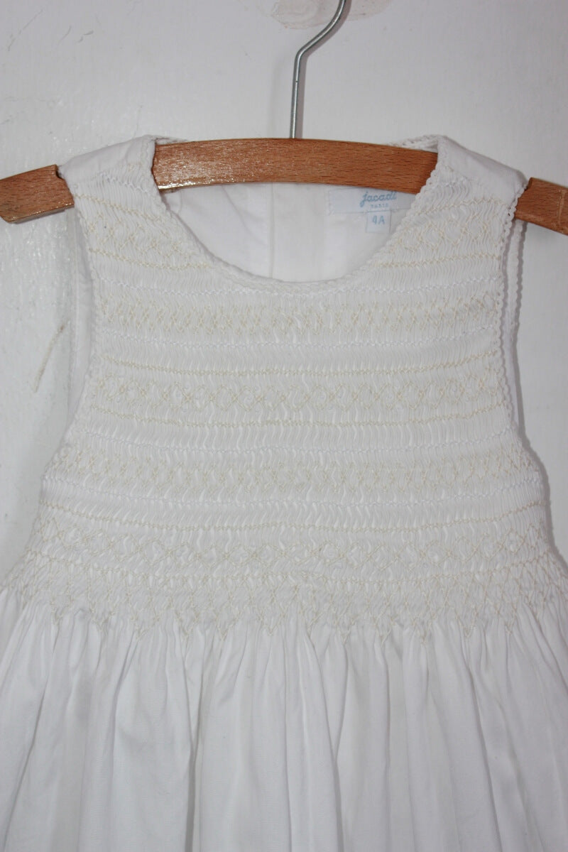 tweedehands-witte-gesmockte-mouwloze-jurk-maat-104-meisje-zomercollectie-jacadi