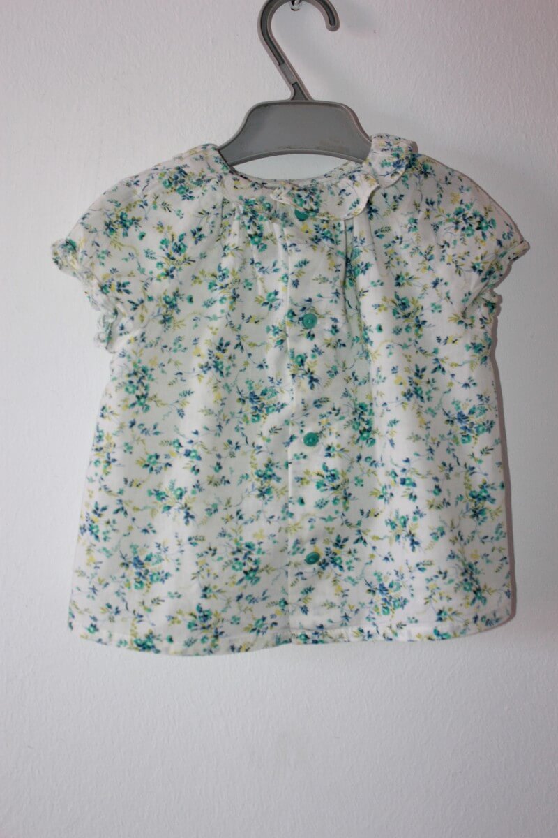 tweedehands-gebloemde-blouse-korte-mouwen-volantkraagje-maat-68-baby-meisje-zara