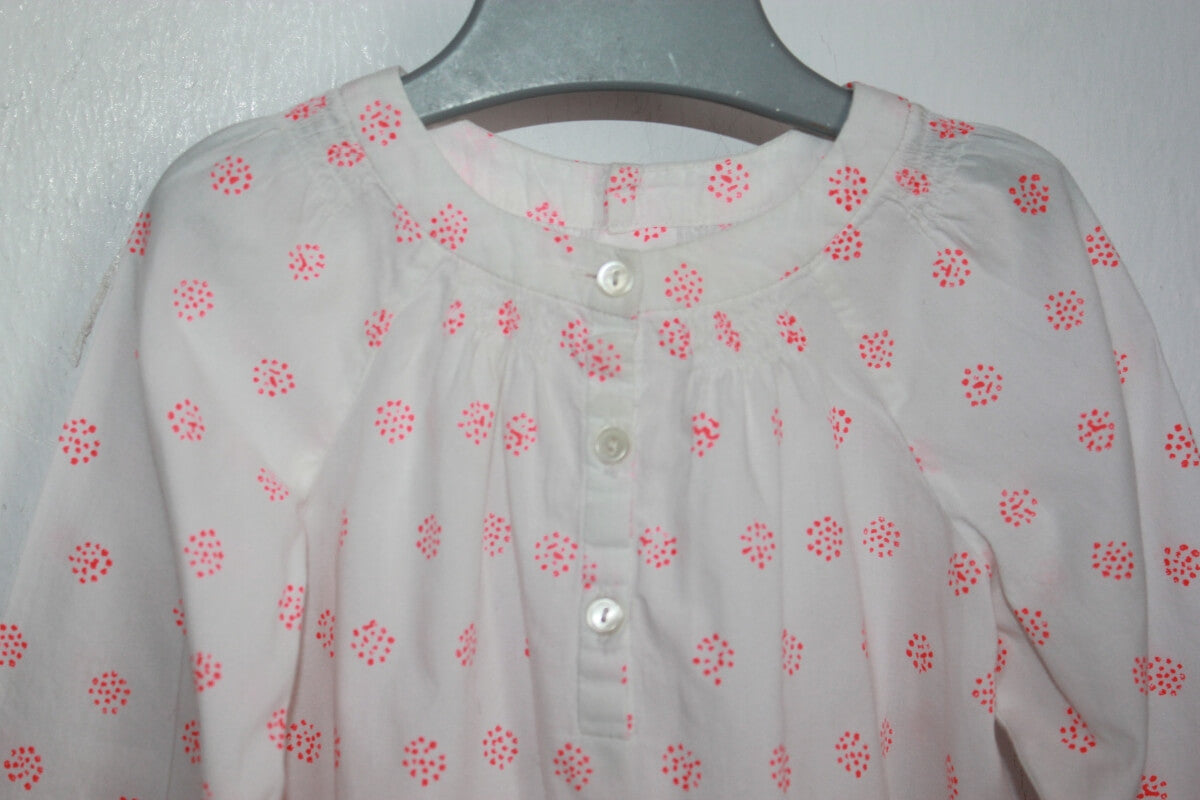 tweedehands katoenen witte blouse met fluo-roze stipjes en lange mouwen van bonpoint in maat 74 