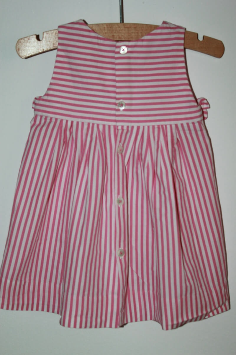 tweedehands katoenen zomerse mouwloze roze met wit gestreepte jurk van jacadi in maat 62