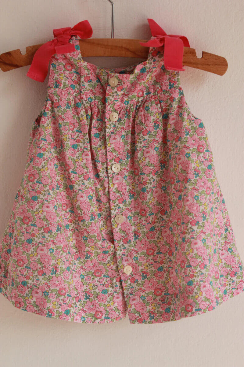 tweedehands katoenen zomerse mouwloze liberty blouse in multicolour van jacadi, maat 68 voor een baby meisje