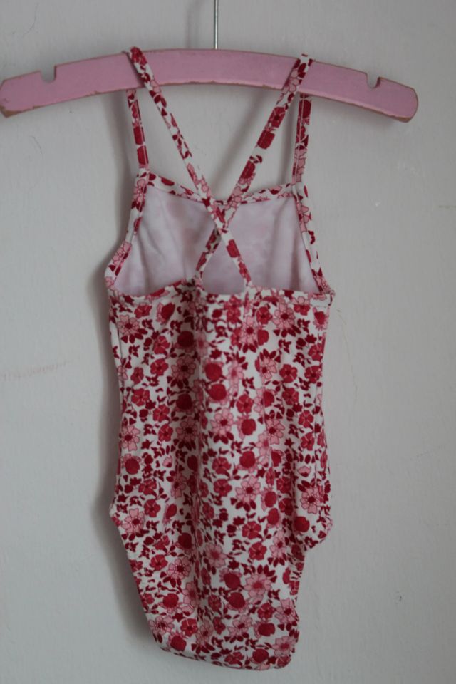 tweedehands roze met wit gebloemd badpak van jacadi in maat 80
