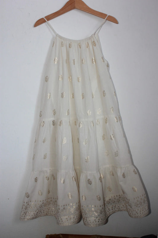 preloved katoenen zomerse jurk met schouderbandjes, creme met goud, van bonpoint in maat 122-128