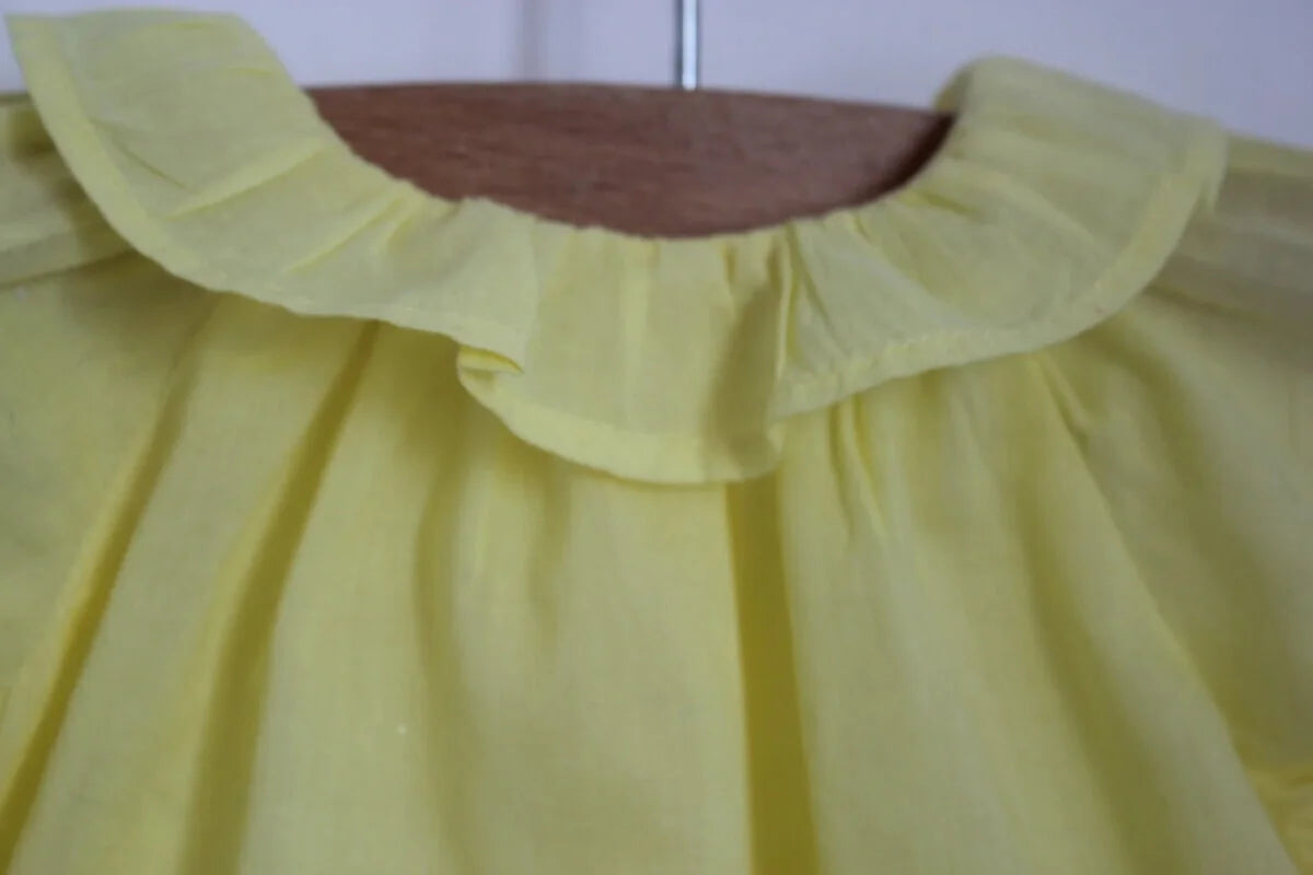 tweedehands katoenen gele blouse met volantkraagje en lange mouwen van bonton in maat 62