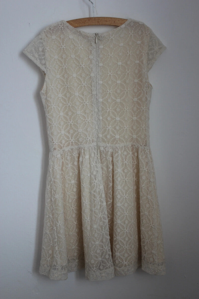 preloved creme kanten jurk met korte mouwen van bonpoint in maat 128