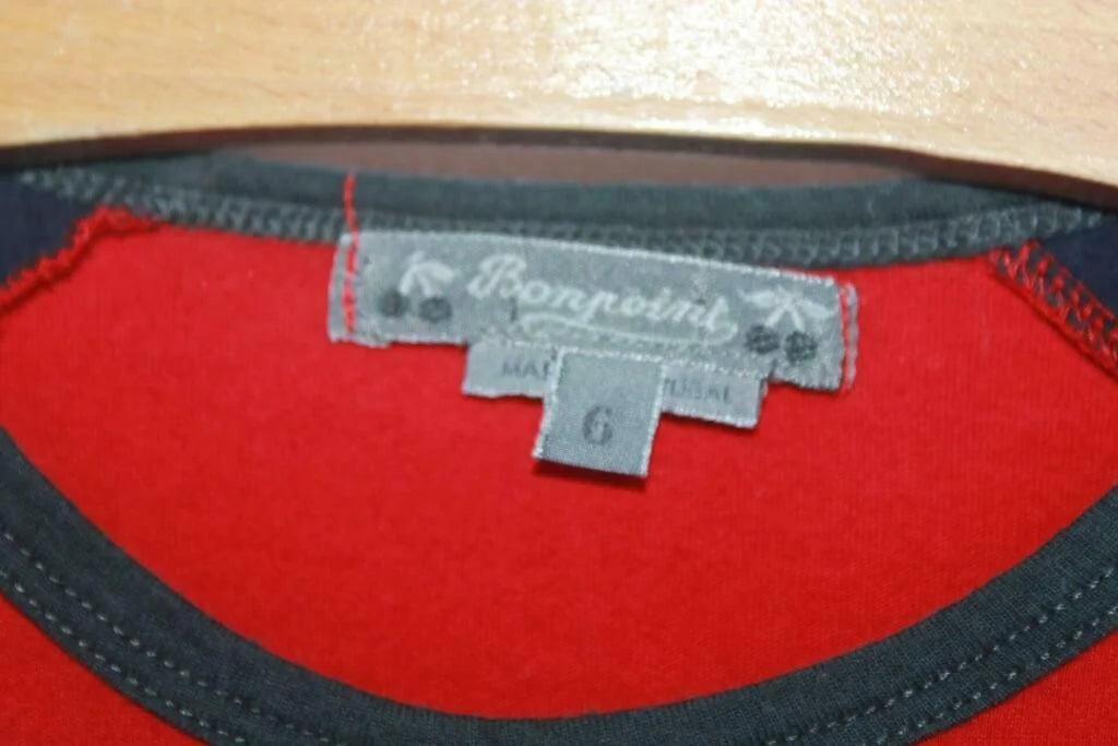 tweedehands katoenen longsleeve in rood en donkerblauw met gameconsoles van bonpoint, maat 110-116 voor een jongen
