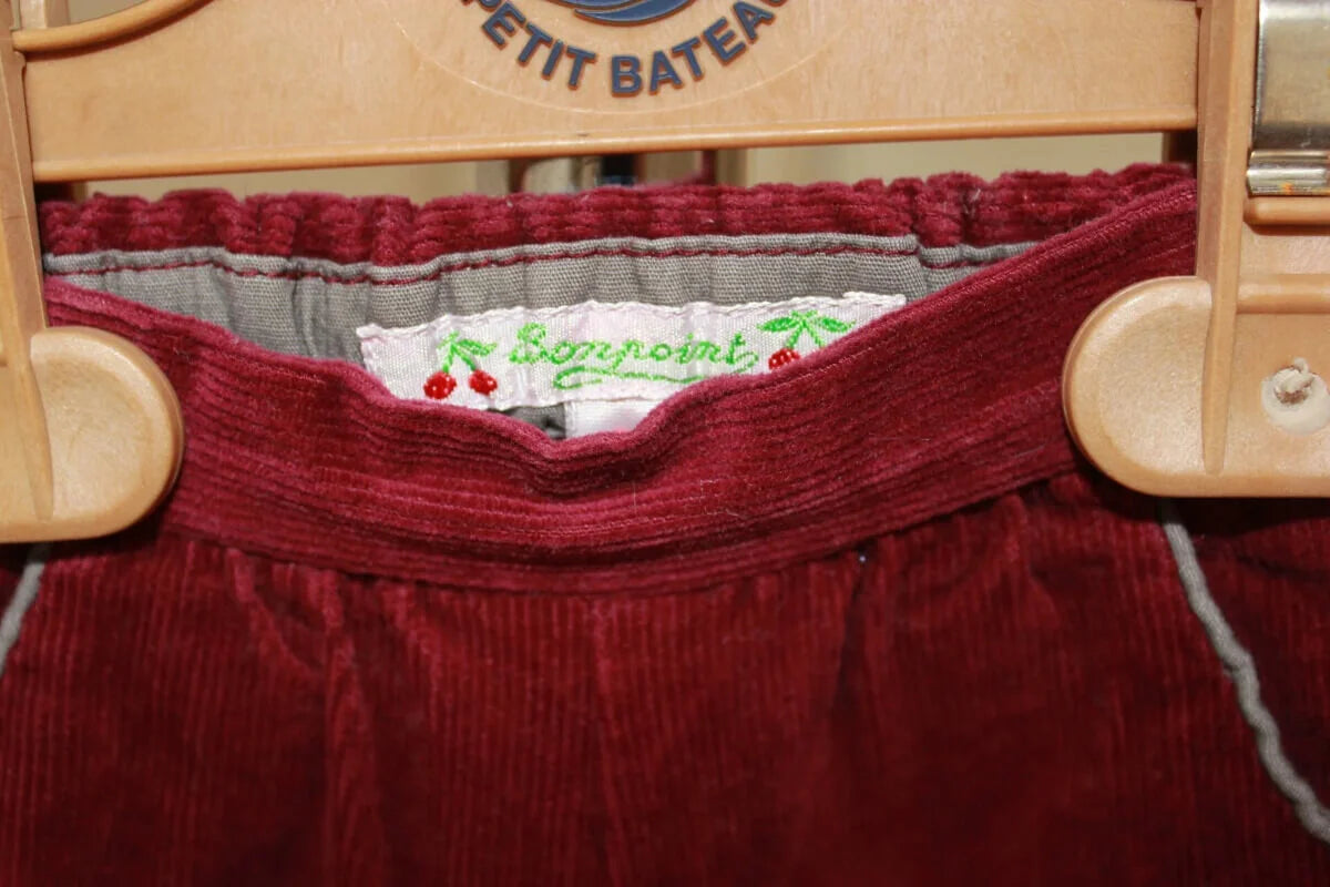 tweedehands unisex ribfluwelen bordeaux lange broek met grijze details van bonpoint in maat 68