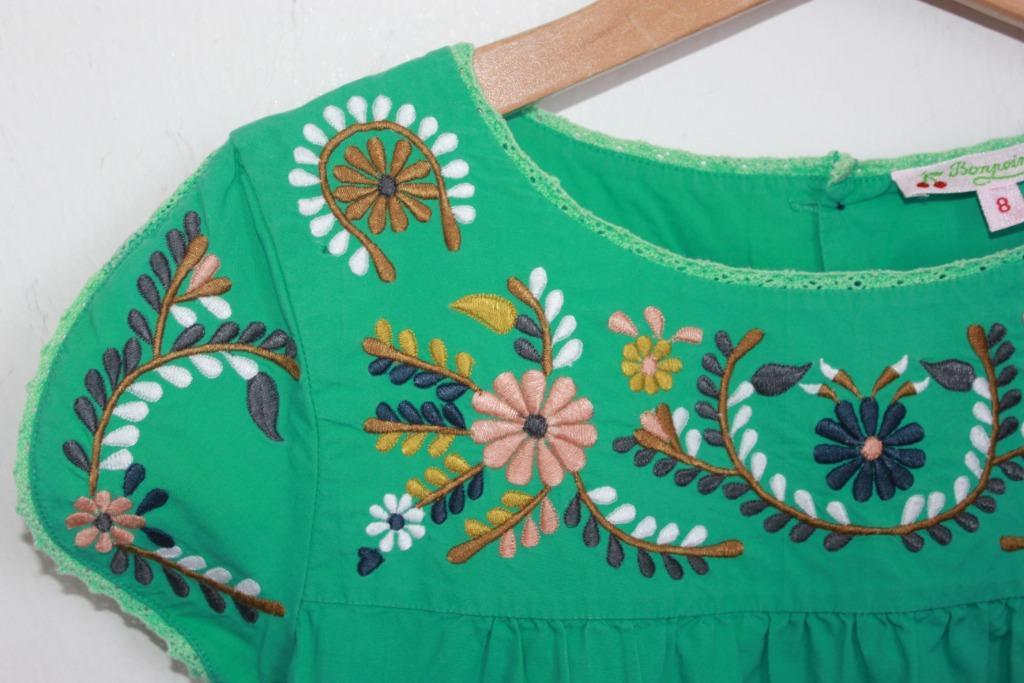 tweedehands katoenen zomerse groene jurk met  geborduurde bloemen en korte mouwen van bonpoint in maat 122-128