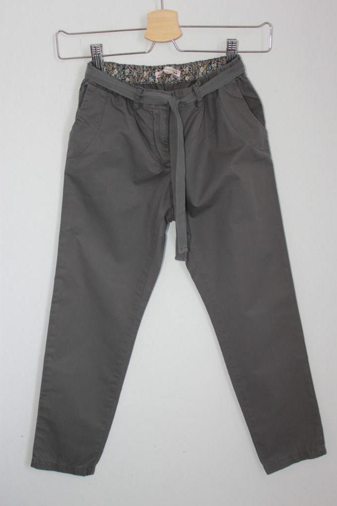 tweedehands katoenen donkergrijze lange broek in maat 122-128 van bonpoint voor een meisje