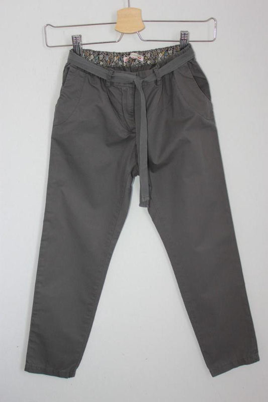 tweedehands katoenen donkergrijze lange broek in maat 122-128 van bonpoint voor een meisje