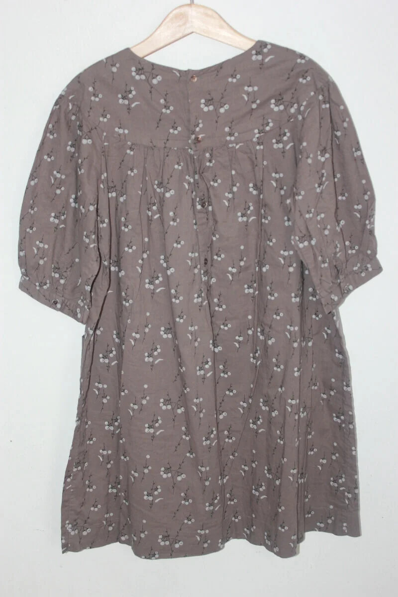tweedehands katoenen liberty jurk met halve mouwen, in taupe, ecru en zwart van bonpoint, maat 134-140