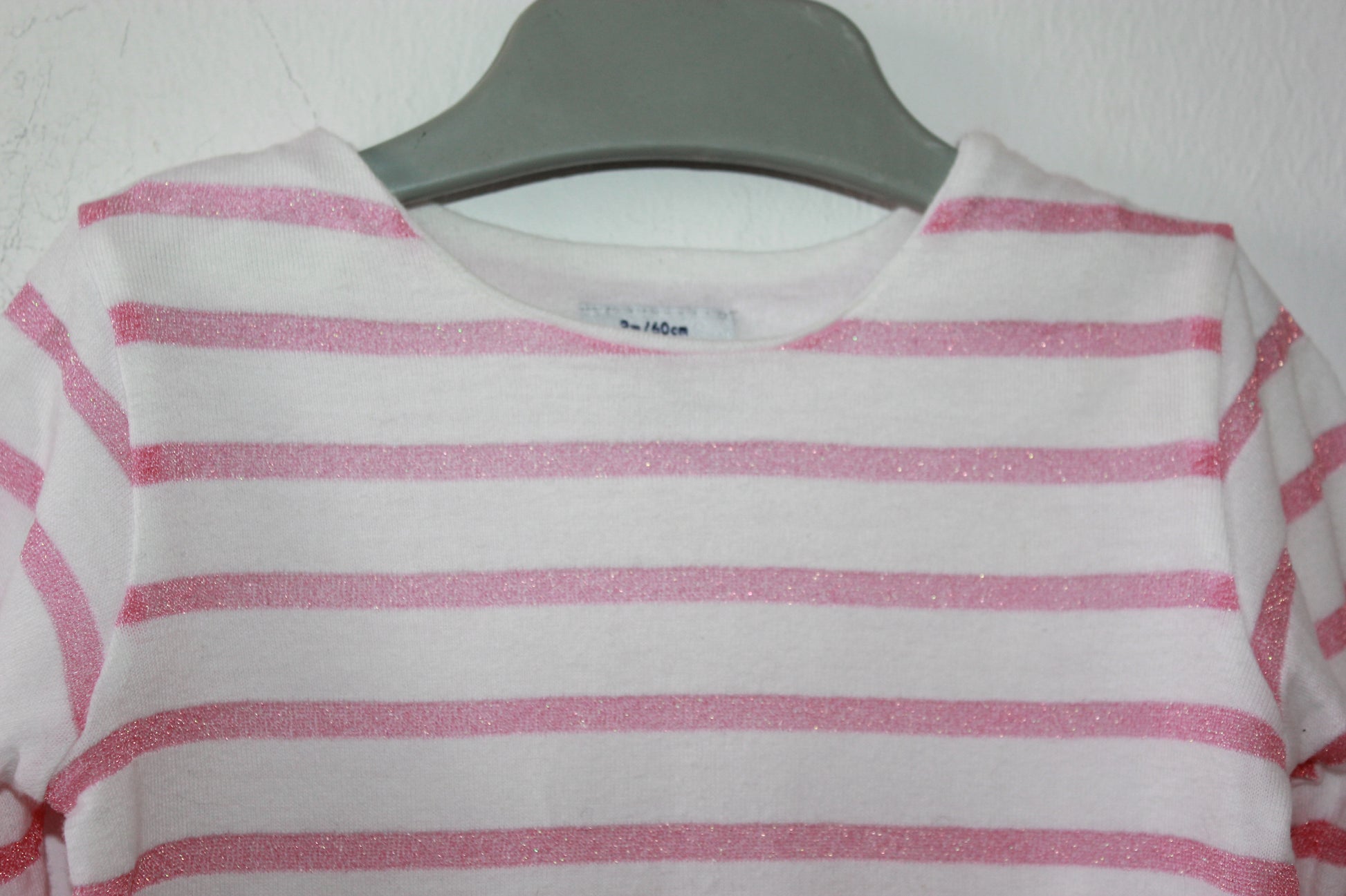 tweedehands-roze-wit-glitter-t-shirt-lange-mouwen-maat-62-petit-bateau