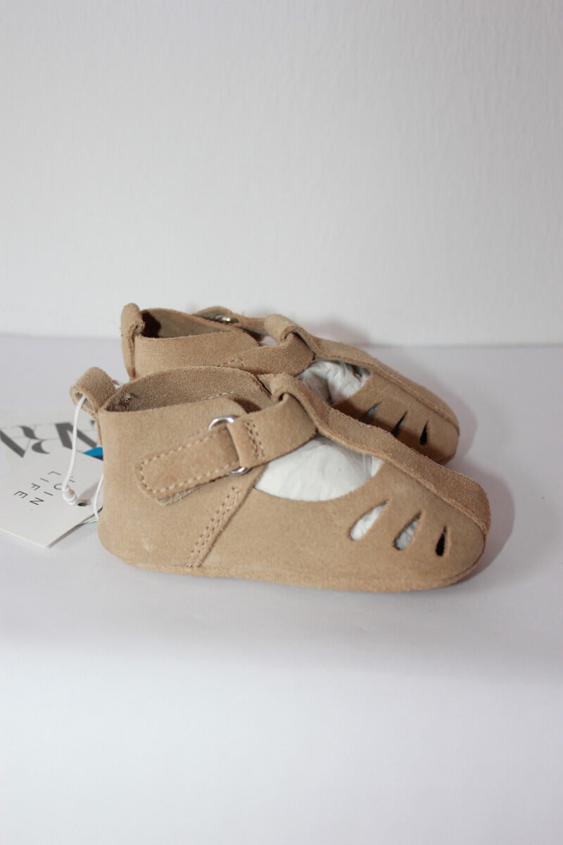 beige-suede-schoenen-baby-meisje-maat-17-zara